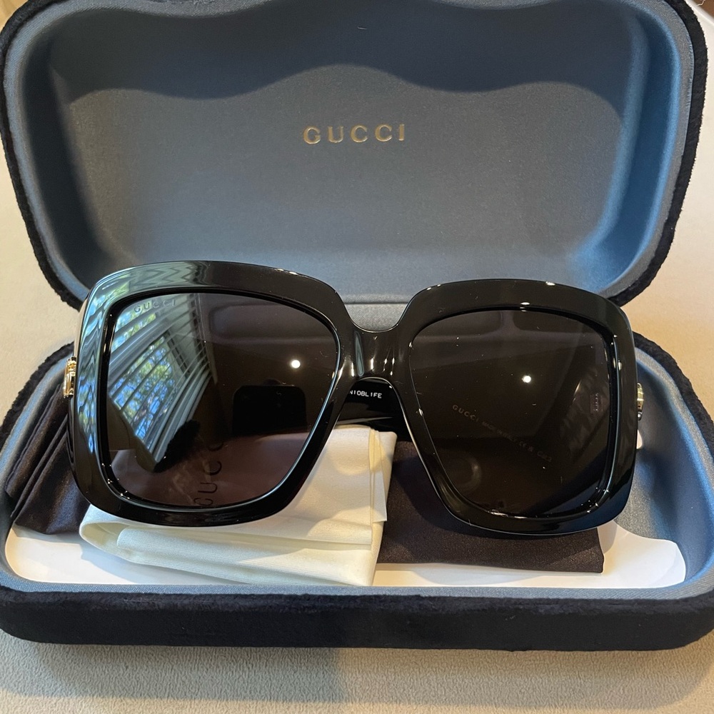 ❌❌❌SOLD❌❌❌Gucci Black Glossy Square Sunglasses